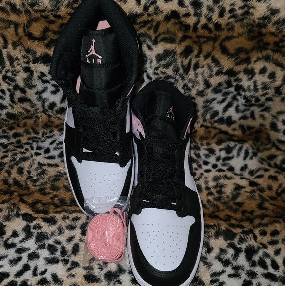 Jordan Sneakers - Picture 3 of 17